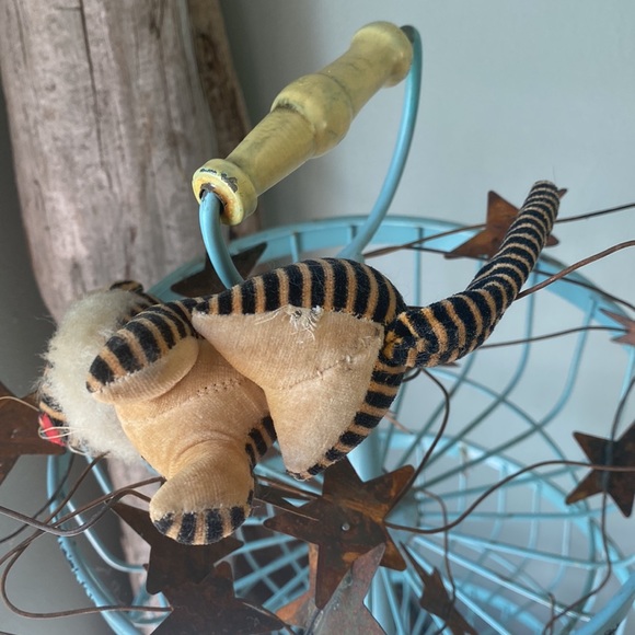 Vintage Stuffed Lion - Picture 7 of 8